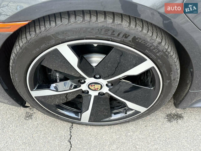 Серый Порше Тайкан, объемом двигателя 0 л и пробегом 63 тыс. км за 85000 $, фото 23 на Automoto.ua