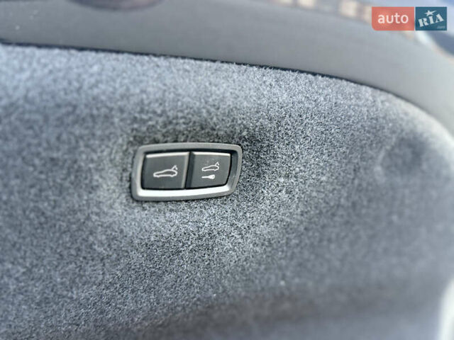 Серый Порше Тайкан, объемом двигателя 0 л и пробегом 63 тыс. км за 85000 $, фото 37 на Automoto.ua