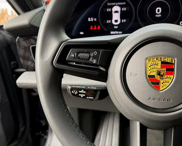 Серый Порше Тайкан, объемом двигателя 0 л и пробегом 55 тыс. км за 52400 $, фото 30 на Automoto.ua