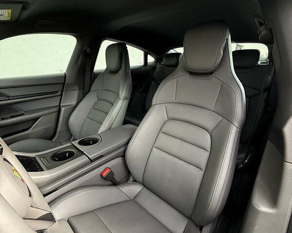 Серый Порше Тайкан, объемом двигателя 0 л и пробегом 55 тыс. км за 52400 $, фото 38 на Automoto.ua