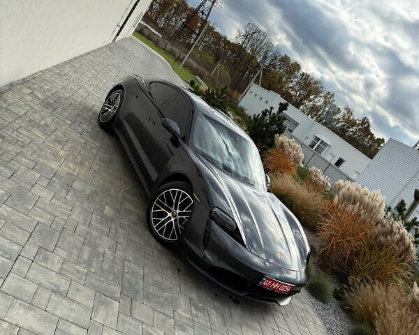 Серый Порше Тайкан, объемом двигателя 0 л и пробегом 55 тыс. км за 52400 $, фото 8 на Automoto.ua