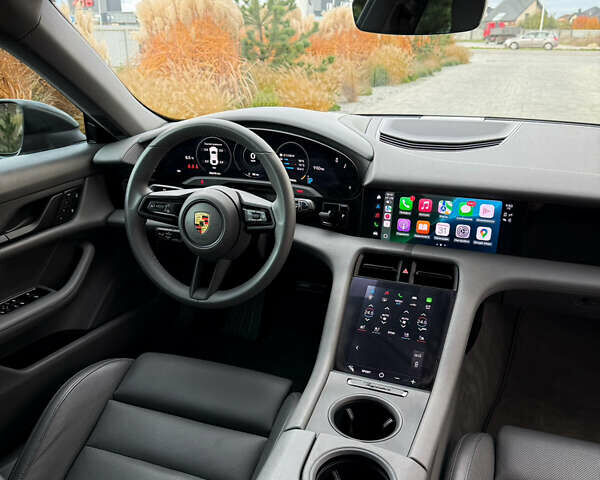 Серый Порше Тайкан, объемом двигателя 0 л и пробегом 55 тыс. км за 52400 $, фото 31 на Automoto.ua