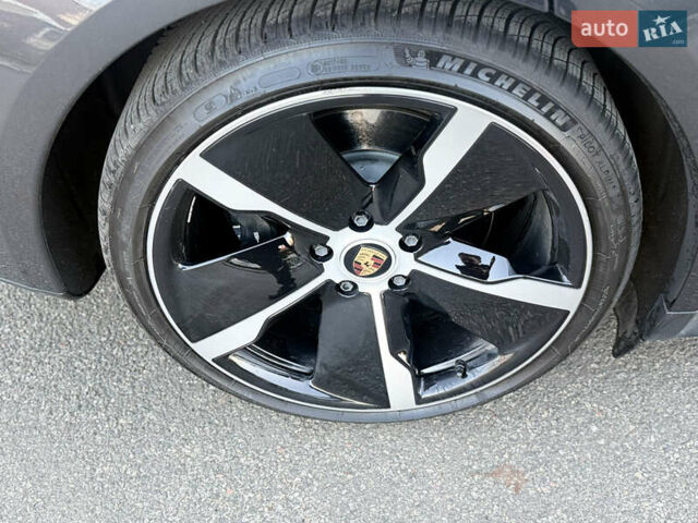 Серый Порше Тайкан, объемом двигателя 0 л и пробегом 63 тыс. км за 85000 $, фото 21 на Automoto.ua