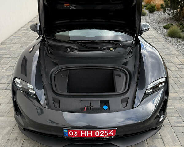 Серый Порше Тайкан, объемом двигателя 0 л и пробегом 55 тыс. км за 52400 $, фото 42 на Automoto.ua