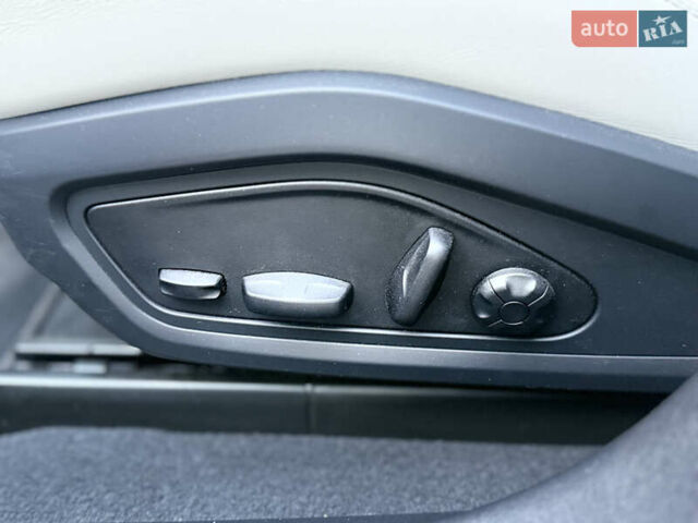 Серый Порше Тайкан, объемом двигателя 0 л и пробегом 63 тыс. км за 85000 $, фото 31 на Automoto.ua