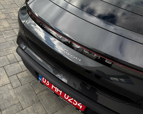 Серый Порше Тайкан, объемом двигателя 0 л и пробегом 55 тыс. км за 52400 $, фото 16 на Automoto.ua