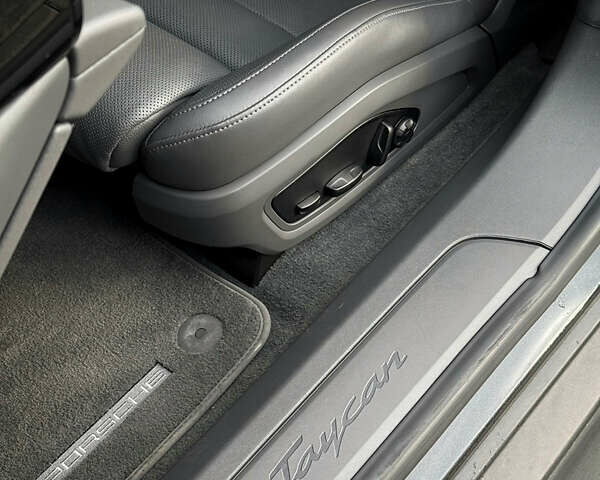 Серый Порше Тайкан, объемом двигателя 0 л и пробегом 55 тыс. км за 52400 $, фото 41 на Automoto.ua