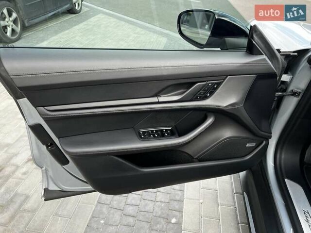 Серый Порше Тайкан, объемом двигателя 0 л и пробегом 21 тыс. км за 55000 $, фото 15 на Automoto.ua