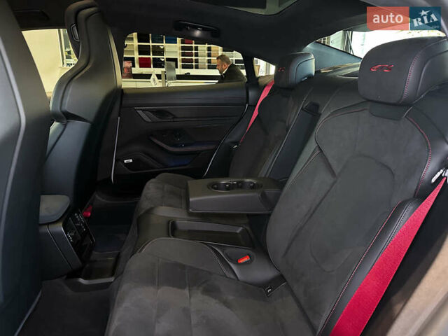 Серый Порше Тайкан, объемом двигателя 0 л и пробегом 10 тыс. км за 93000 $, фото 31 на Automoto.ua