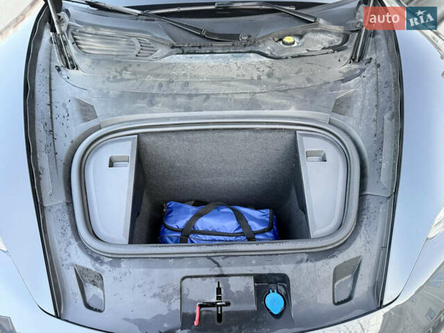 Серый Порше Тайкан, объемом двигателя 0 л и пробегом 63 тыс. км за 85000 $, фото 44 на Automoto.ua