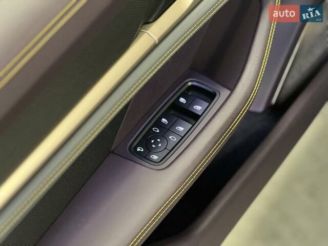 Серый Порше Тайкан, объемом двигателя 0 л и пробегом 9 тыс. км за 175379 $, фото 37 на Automoto.ua