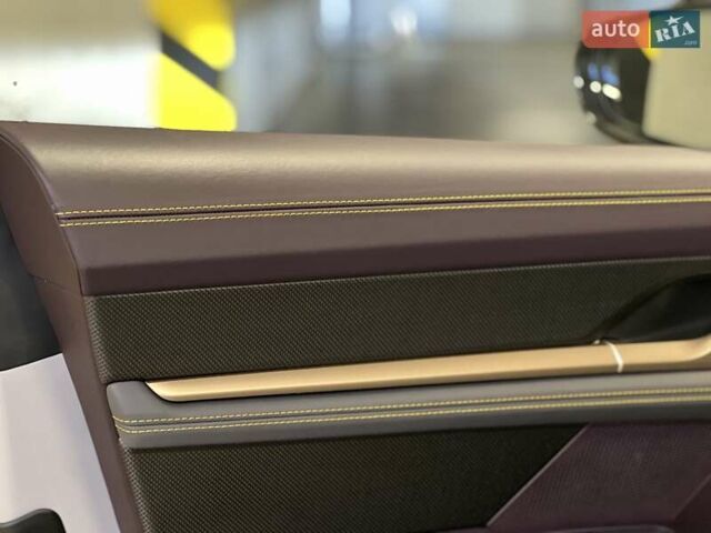 Серый Порше Тайкан, объемом двигателя 0 л и пробегом 9 тыс. км за 175379 $, фото 35 на Automoto.ua