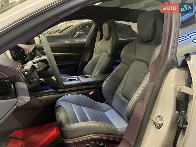 Серый Порше Тайкан, объемом двигателя 0 л и пробегом 9 тыс. км за 175379 $, фото 29 на Automoto.ua