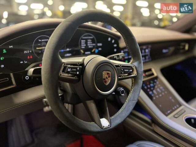 Серый Порше Тайкан, объемом двигателя 0 л и пробегом 9 тыс. км за 175379 $, фото 33 на Automoto.ua