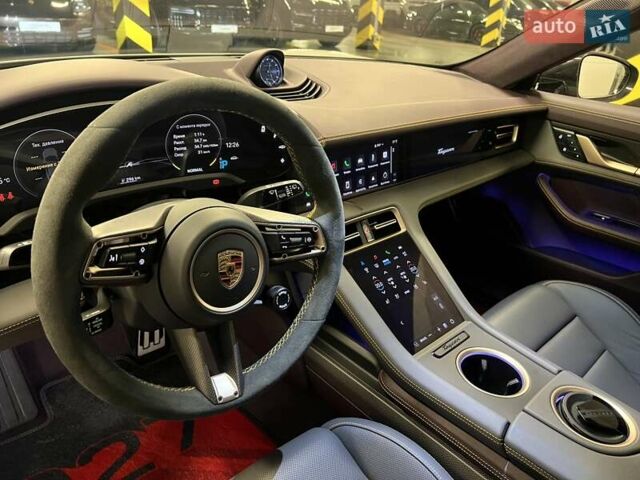 Серый Порше Тайкан, объемом двигателя 0 л и пробегом 9 тыс. км за 175379 $, фото 3 на Automoto.ua