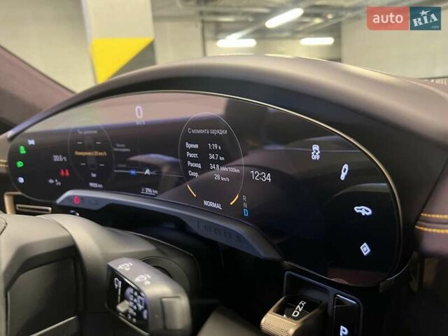 Серый Порше Тайкан, объемом двигателя 0 л и пробегом 9 тыс. км за 175379 $, фото 49 на Automoto.ua