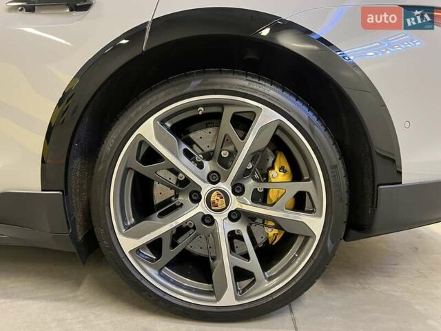 Серый Порше Тайкан, объемом двигателя 0 л и пробегом 9 тыс. км за 175379 $, фото 21 на Automoto.ua