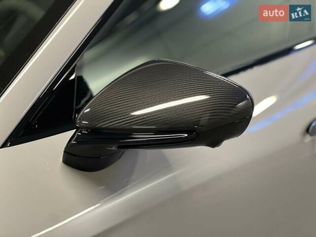 Серый Порше Тайкан, объемом двигателя 0 л и пробегом 9 тыс. км за 175379 $, фото 15 на Automoto.ua