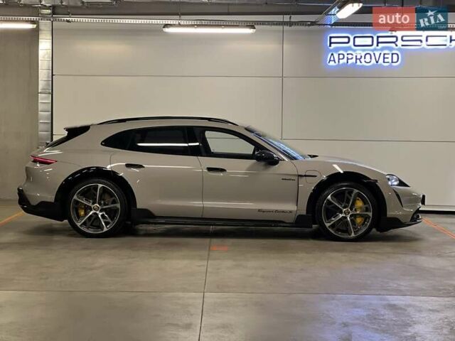 Серый Порше Тайкан, объемом двигателя 0 л и пробегом 9 тыс. км за 175379 $, фото 10 на Automoto.ua