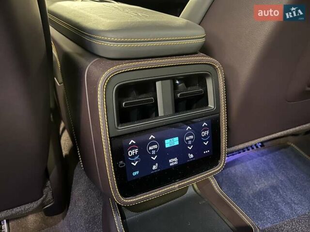 Серый Порше Тайкан, объемом двигателя 0 л и пробегом 9 тыс. км за 175379 $, фото 52 на Automoto.ua