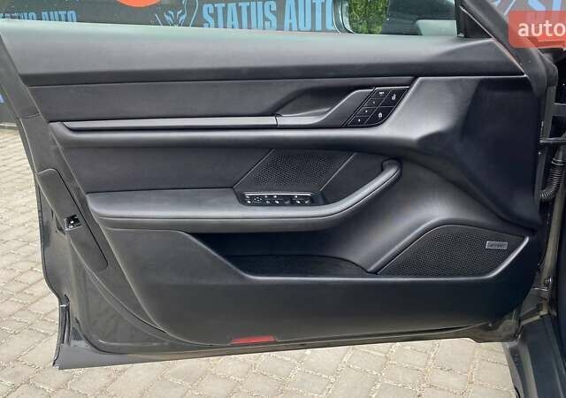 Сірий Порше Тайкан, об'ємом двигуна 0 л та пробігом 30 тис. км за 77000 $, фото 23 на Automoto.ua