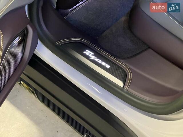 Серый Порше Тайкан, объемом двигателя 0 л и пробегом 9 тыс. км за 175379 $, фото 25 на Automoto.ua