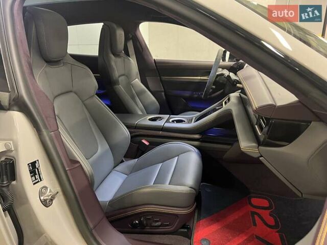 Серый Порше Тайкан, объемом двигателя 0 л и пробегом 9 тыс. км за 175379 $, фото 53 на Automoto.ua