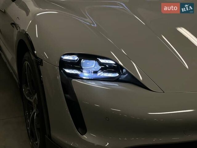 Серый Порше Тайкан, объемом двигателя 0 л и пробегом 9 тыс. км за 175379 $, фото 13 на Automoto.ua
