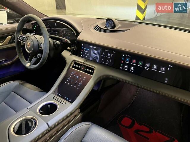 Серый Порше Тайкан, объемом двигателя 0 л и пробегом 9 тыс. км за 175379 $, фото 55 на Automoto.ua