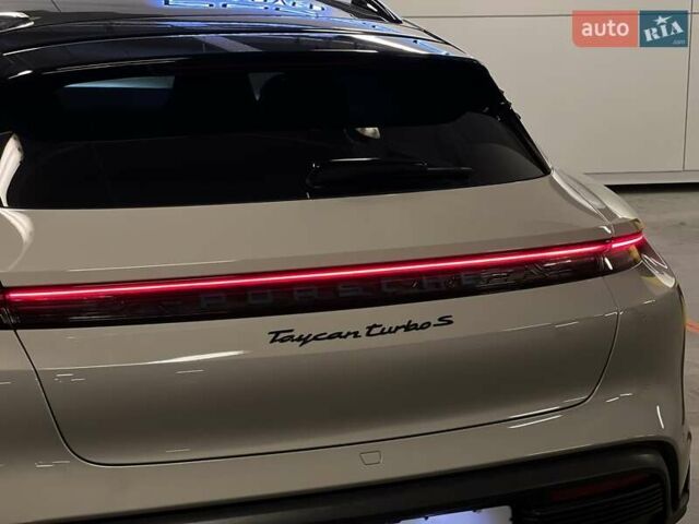 Серый Порше Тайкан, объемом двигателя 0 л и пробегом 9 тыс. км за 175379 $, фото 14 на Automoto.ua