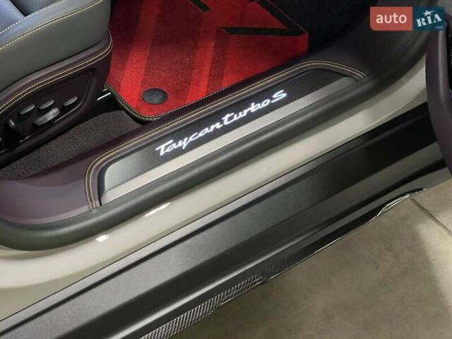 Серый Порше Тайкан, объемом двигателя 0 л и пробегом 9 тыс. км за 175379 $, фото 27 на Automoto.ua