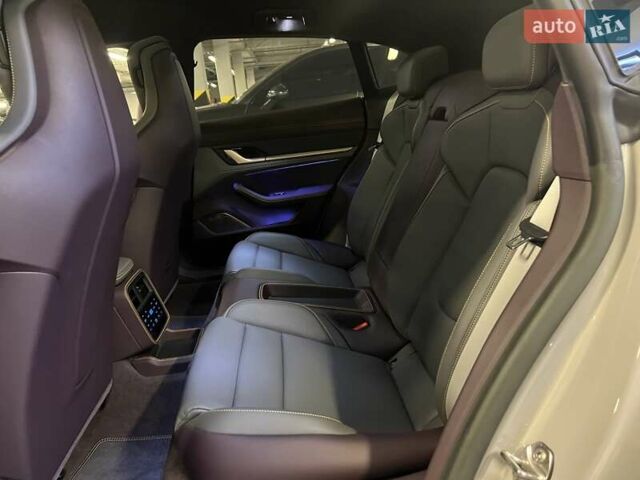 Серый Порше Тайкан, объемом двигателя 0 л и пробегом 9 тыс. км за 175379 $, фото 50 на Automoto.ua