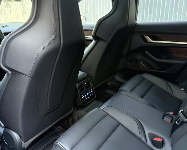 Серый Порше Тайкан, объемом двигателя 0 л и пробегом 24 тыс. км за 180000 $, фото 16 на Automoto.ua