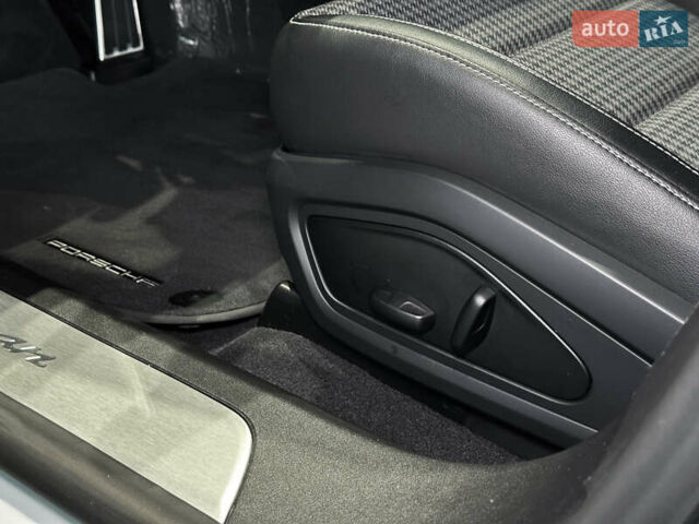 Серый Порше Тайкан, объемом двигателя 0 л и пробегом 5 тыс. км за 104000 $, фото 13 на Automoto.ua