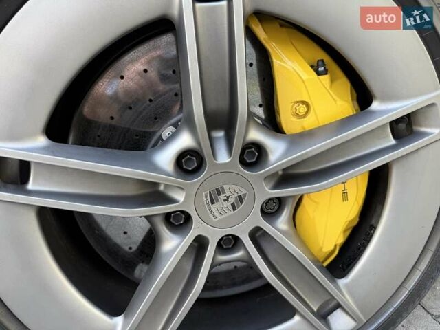 Серый Порше Тайкан, объемом двигателя 0 л и пробегом 24 тыс. км за 180000 $, фото 6 на Automoto.ua