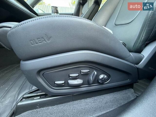 Серый Порше Тайкан, объемом двигателя 0 л и пробегом 24 тыс. км за 180000 $, фото 9 на Automoto.ua