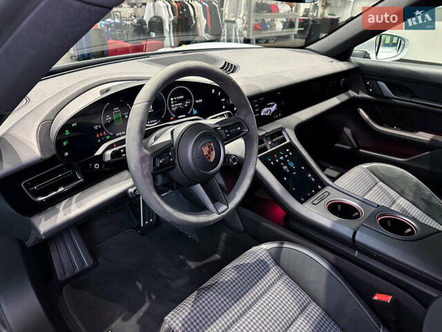 Серый Порше Тайкан, объемом двигателя 0 л и пробегом 5 тыс. км за 104000 $, фото 12 на Automoto.ua