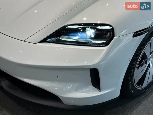 Серый Порше Тайкан, объемом двигателя 0 л и пробегом 5 тыс. км за 104000 $, фото 8 на Automoto.ua