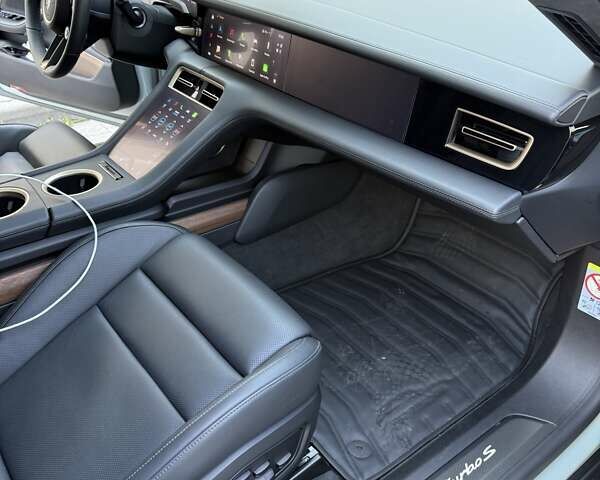 Серый Порше Тайкан, объемом двигателя 0 л и пробегом 24 тыс. км за 180000 $, фото 11 на Automoto.ua