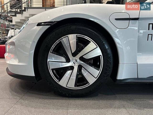 Серый Порше Тайкан, объемом двигателя 0 л и пробегом 5 тыс. км за 104000 $, фото 9 на Automoto.ua