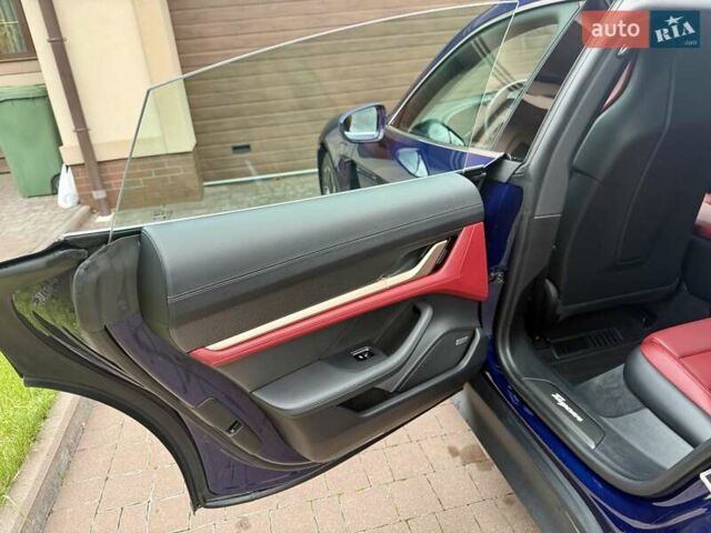 Синий Порше Тайкан, объемом двигателя 0 л и пробегом 38 тыс. км за 73000 $, фото 8 на Automoto.ua