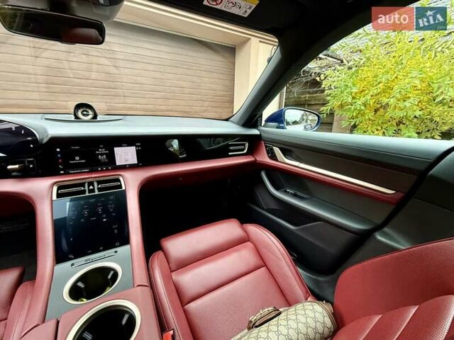 Синий Порше Тайкан, объемом двигателя 0 л и пробегом 38 тыс. км за 73000 $, фото 13 на Automoto.ua