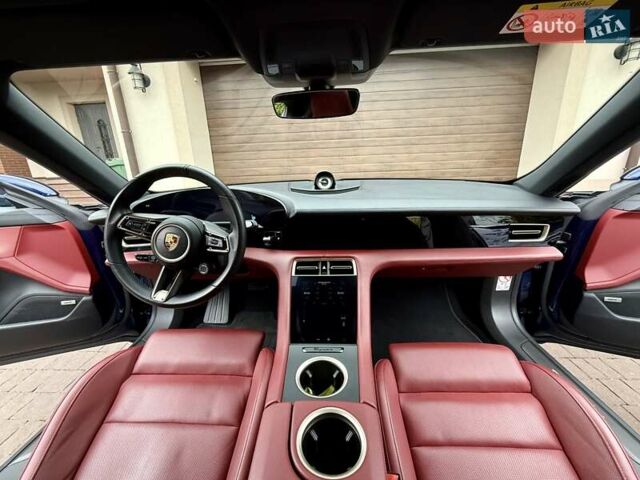 Синий Порше Тайкан, объемом двигателя 0 л и пробегом 38 тыс. км за 73000 $, фото 10 на Automoto.ua