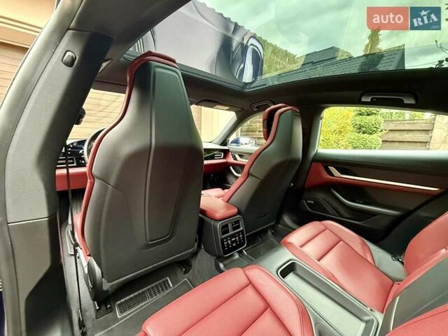 Синий Порше Тайкан, объемом двигателя 0 л и пробегом 38 тыс. км за 73000 $, фото 2 на Automoto.ua