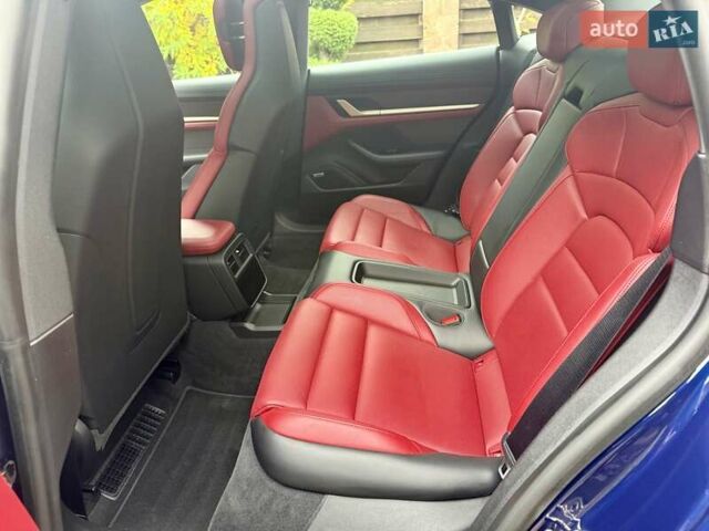 Синий Порше Тайкан, объемом двигателя 0 л и пробегом 38 тыс. км за 73000 $, фото 4 на Automoto.ua