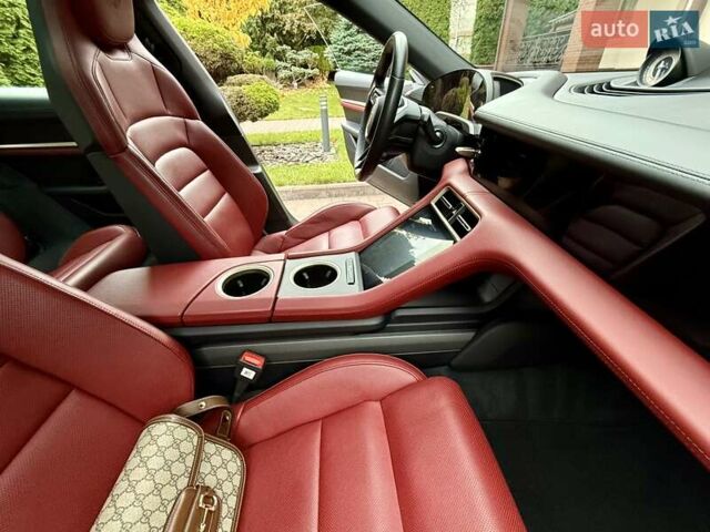 Синий Порше Тайкан, объемом двигателя 0 л и пробегом 38 тыс. км за 73000 $, фото 14 на Automoto.ua