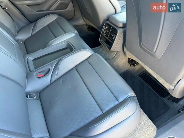 Синий Порше Тайкан, объемом двигателя 0 л и пробегом 35 тыс. км за 47900 $, фото 9 на Automoto.ua