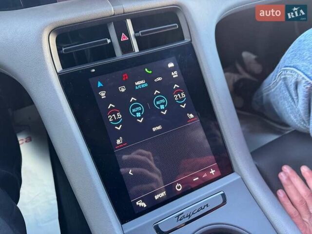 Синий Порше Тайкан, объемом двигателя 0 л и пробегом 35 тыс. км за 47900 $, фото 10 на Automoto.ua