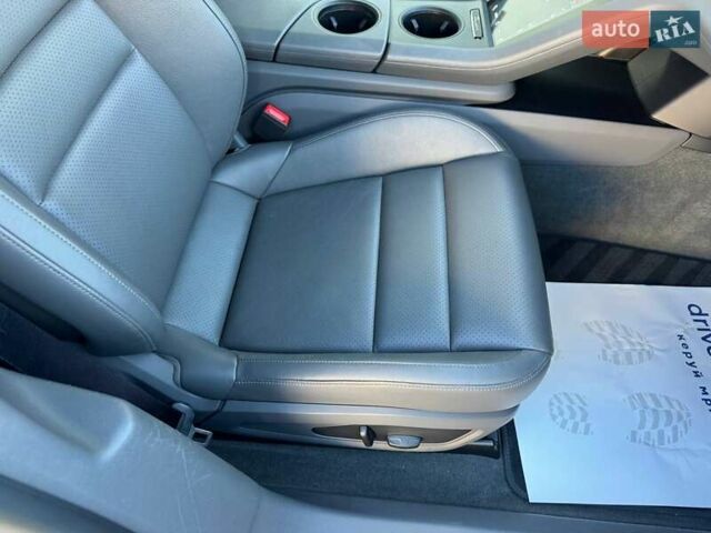 Синий Порше Тайкан, объемом двигателя 0 л и пробегом 35 тыс. км за 47900 $, фото 8 на Automoto.ua