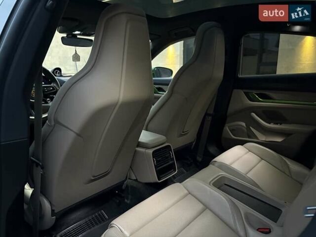 Зелений Порше Тайкан, об'ємом двигуна 0 л та пробігом 32 тис. км за 72000 $, фото 34 на Automoto.ua